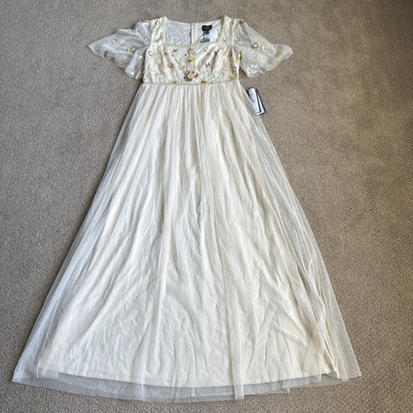 328 NWT Adrianna Papell Beaded-Bodice Gown, Sandshell - Size 8 - Picture 2 of 9